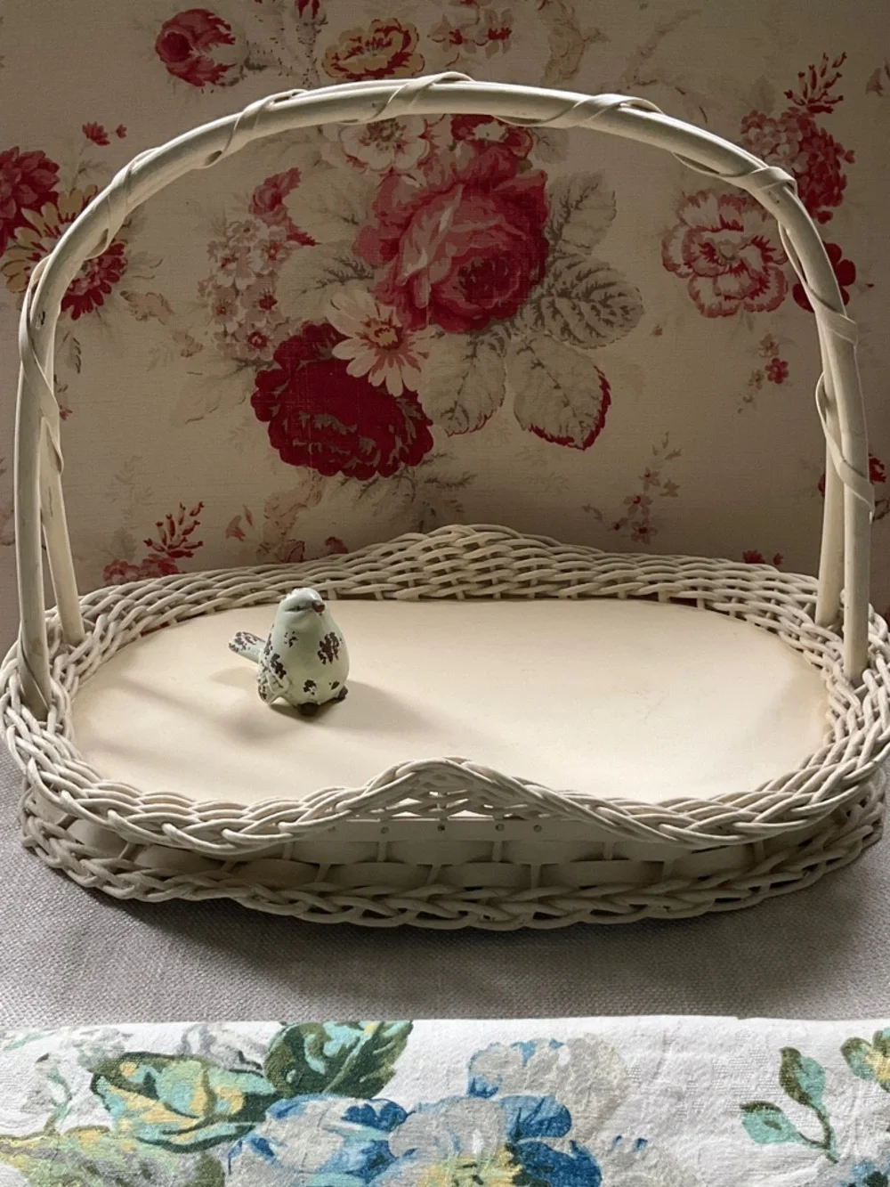 Vintage Gift Basket - Picture 2 of 10